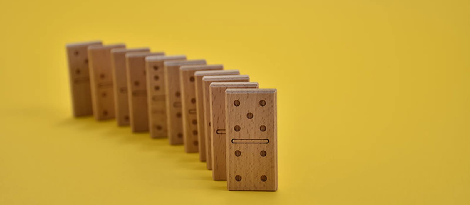 domino on yellow