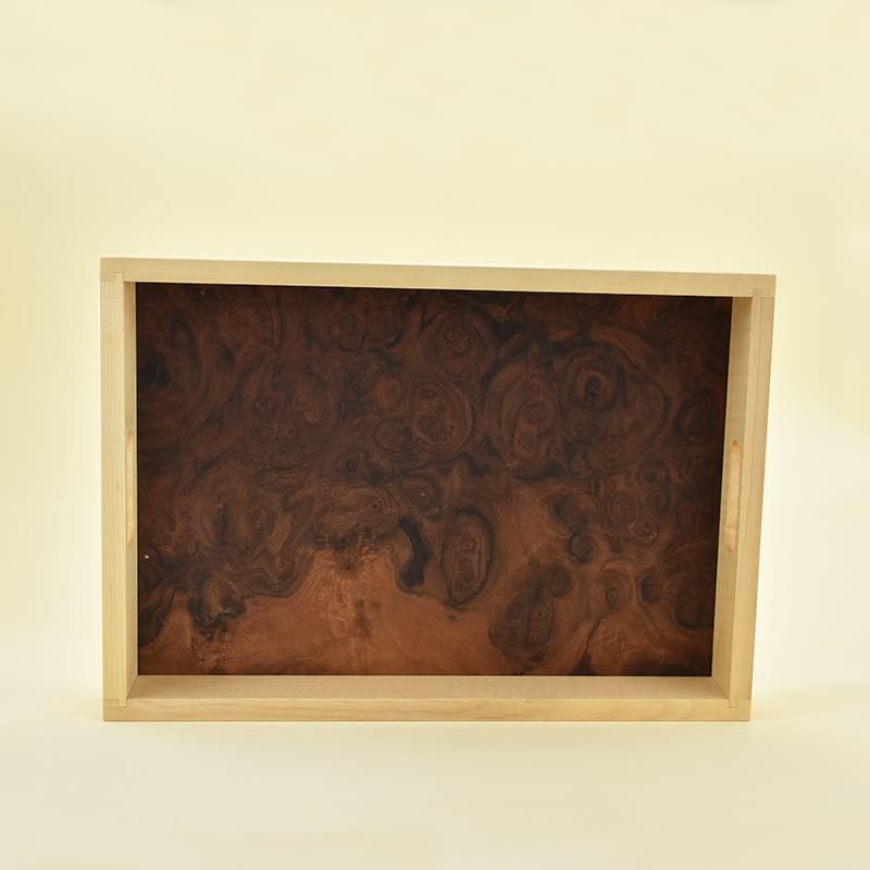 Wooden tray/Lesen pladenj Wooden tray made of maple wood and walnut root veneer/Lesen pladenj, narejen iz javorjovega lesa in furnirja orehove korenine