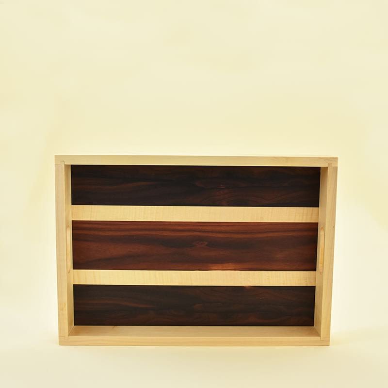 Wooden tray/Lesen pladenj Wooden tray made of maple wood and veneers of ziricote, maple and rosewood/Lesen pladenj, narejen iz javorjovega lesa in furnirjev zirikote, javorja in palisandra