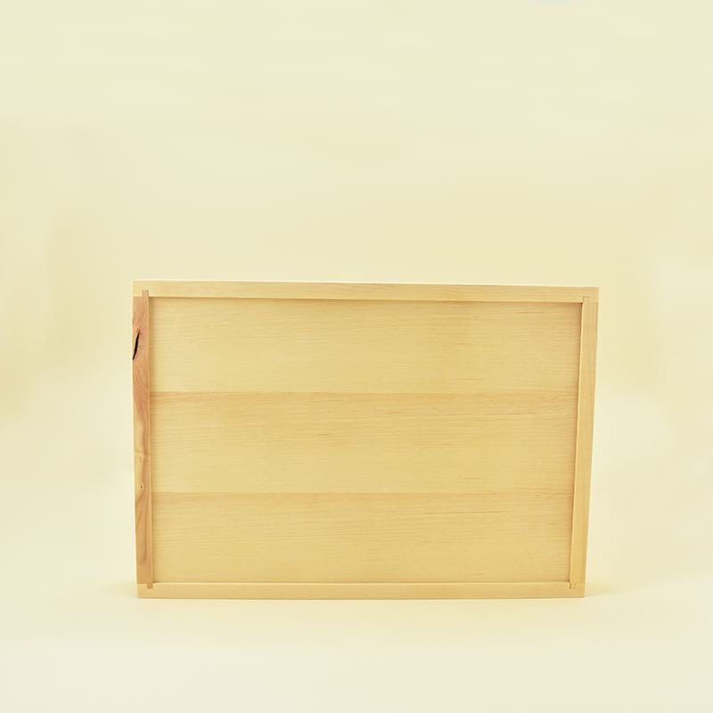 Wooden tray/Lesen pladenj Wooden tray made of maple wood and veneers of ziricote and maple /Lesen pladenj, narejen iz javorjovega lesa in furnirjev zirikote in javorja