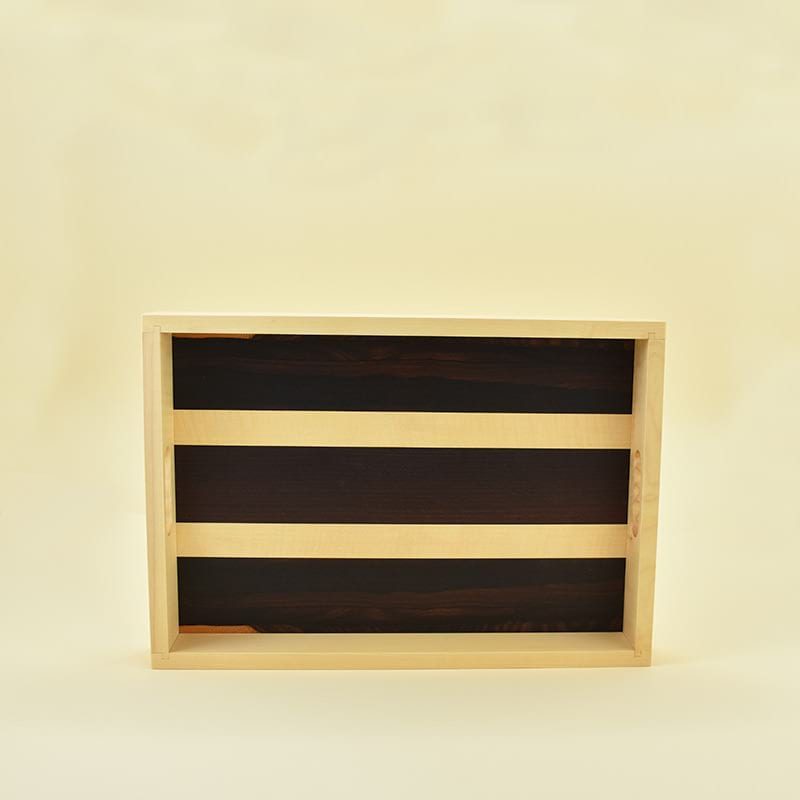 Wooden tray/Lesen pladenj Wooden tray made of maple wood and veneers of ziricote and maple /Lesen pladenj, narejen iz javorjovega lesa in furnirjev zirikote in javorja