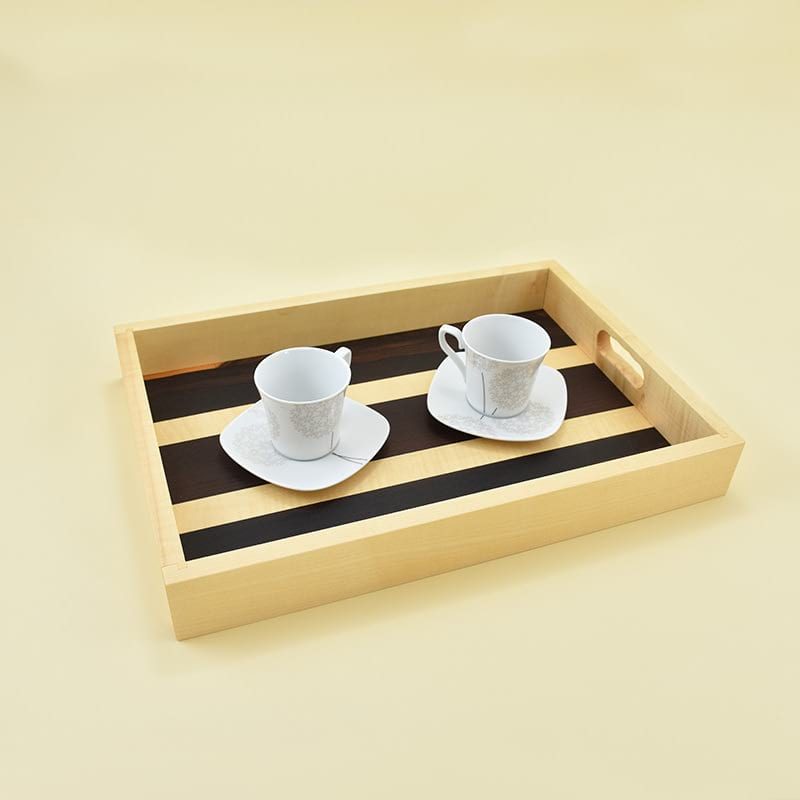 Wooden tray/Lesen pladenj Wooden tray made of maple wood and veneers of ziricote and maple /Lesen pladenj, narejen iz javorjovega lesa in furnirjev zirikote in javorja