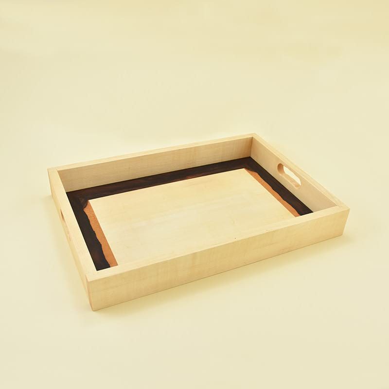 Wooden tray/Lesen pladenj Wooden tray made of maple wood and veneers of ziricote and maple /Lesen pladenj, narejen iz javorjovega lesa in furnirjev zirikote in javorja