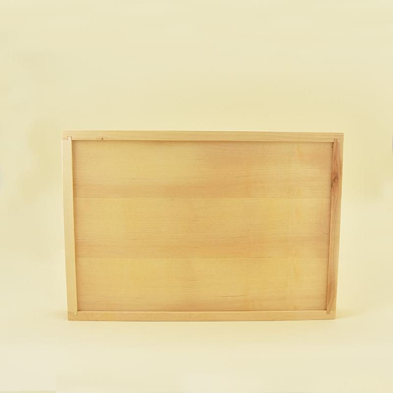 Wooden tray/Lesen pladenj Wooden tray made of maple wood and veneers of heat-treated ash and maple /Lesen pladenj, narejen iz javorjovega lesa in furnirjev termično obdelanega jesena in javorja