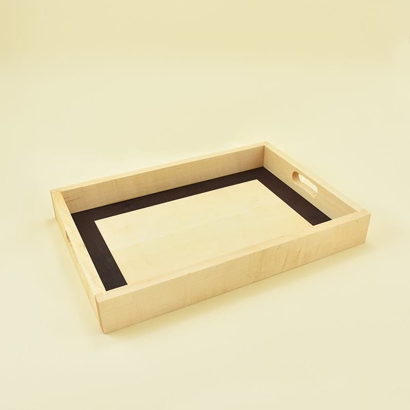 Wooden tray/Lesen pladenj Wooden tray made of maple wood and veneers of heat-treated ash and maple /Lesen pladenj, narejen iz javorjovega lesa in furnirjev termično obdelanega jesena in javorja