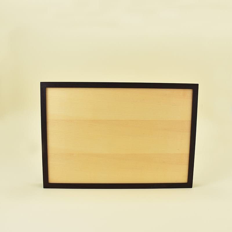 Wooden tray/Lesen pladenj Wooden tray made of heat-treated ash wood and veneers of sycamore and heat-trreated ash/Lesen pladenj, narejen iz lesa termično obdelanega jesena in furnirjev javorja rebraša in termično obdelanega jesena