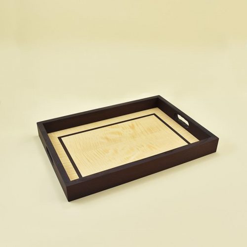 Wooden tray made of heat-treated ash wood and veneers of sycamore and heat-trreated ash/Lesen pladenj, narejen iz lesa termično obdelanega jesena in furnirjev javorja rebraša in termično obdelanega jesena