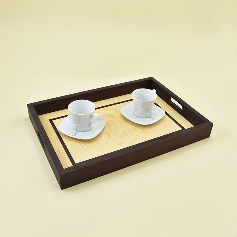 Wooden tray/Lesen pladenj Wooden tray made of heat-treated ash wood and veneers of sycamore and heat-trreated ash/Lesen pladenj, narejen iz lesa termično obdelanega jesena in furnirjev javorja rebraša in termično obdelanega jesena