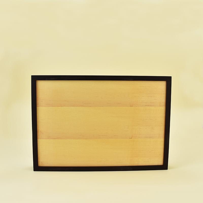 Wooden tray/Lesen pladenj Wooden tray made of heat-treated ash wood and veneer of poplar root/Lesen pladenj, narejen iz lesa termično obdelanega jesena in furnirja topolove korenine