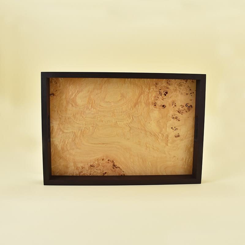 Wooden tray/Lesen pladenj Wooden tray made of heat-treated ash wood and veneer of poplar root/Lesen pladenj, narejen iz lesa termično obdelanega jesena in furnirja topolove korenine