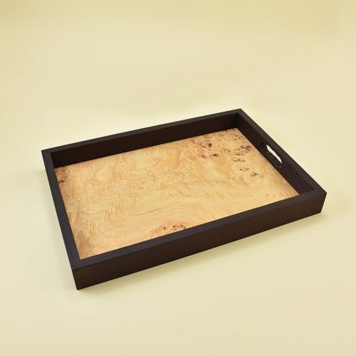 Wooden tray made of heat-treated ash wood and veneer of poplar root/Lesen pladenj, narejen iz lesa termično obdelanega jesena in furnirja topolove korenine