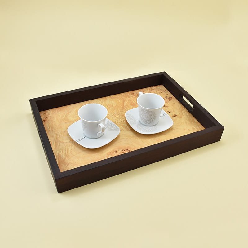 Wooden tray/Lesen pladenj Wooden tray made of heat-treated ash wood and veneer of poplar root/Lesen pladenj, narejen iz lesa termično obdelanega jesena in furnirja topolove korenine