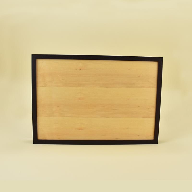 Wooden tray/Lesen pladenj Wooden tray made of heat-treated ash wood and veneer of poplar root/Lesen pladenj, narejen iz lesa termično obdelanega jesena in furnirja topolove korenine