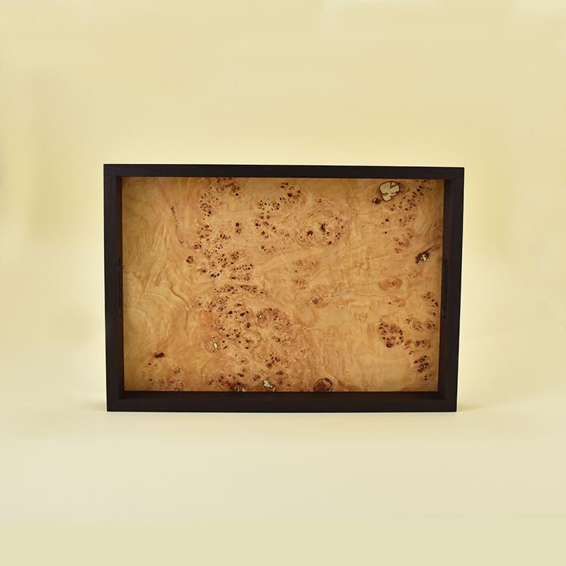 Wooden tray/Lesen pladenj Wooden tray made of heat-treated ash wood and veneer of poplar root/Lesen pladenj, narejen iz lesa termično obdelanega jesena in furnirja topolove korenine