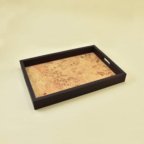 Wooden tray made of heat-treated ash wood and veneer of poplar root/Lesen pladenj, narejen iz lesa termično obdelanega jesena in furnirja topolove korenine