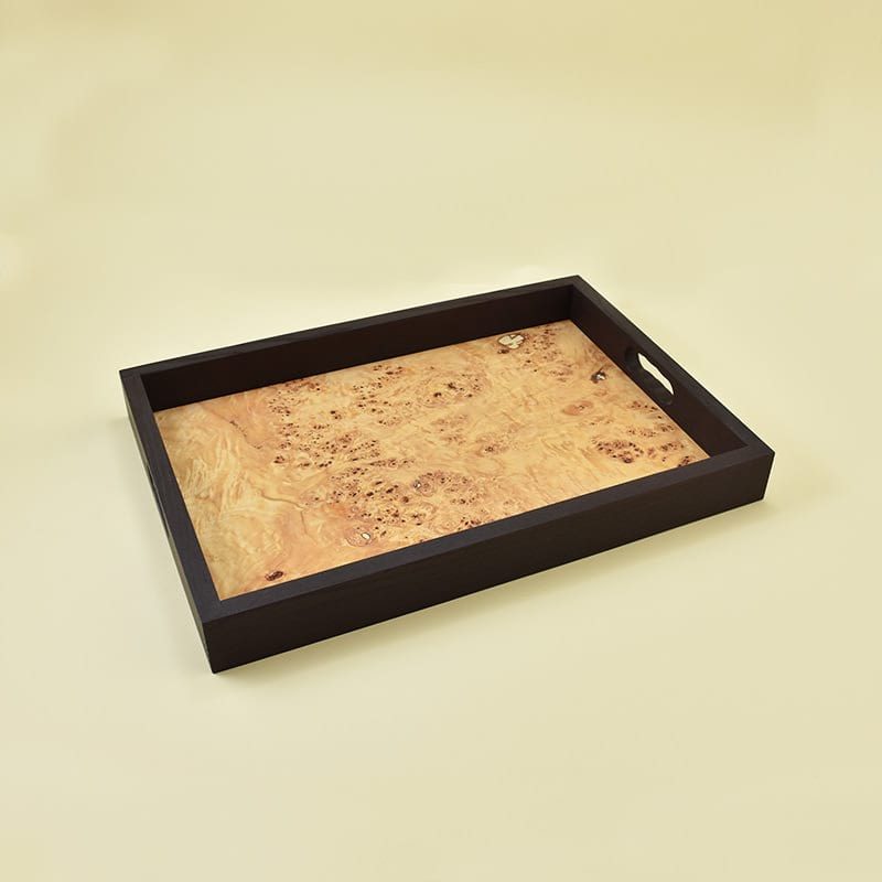 Wooden tray/Lesen pladenj Wooden tray made of heat-treated ash wood and veneer of poplar root/Lesen pladenj, narejen iz lesa termično obdelanega jesena in furnirja topolove korenine