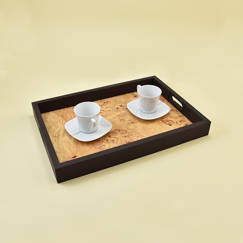 Wooden tray/Lesen pladenj Wooden tray made of heat-treated ash wood and veneer of poplar root/Lesen pladenj, narejen iz lesa termično obdelanega jesena in furnirja topolove korenine