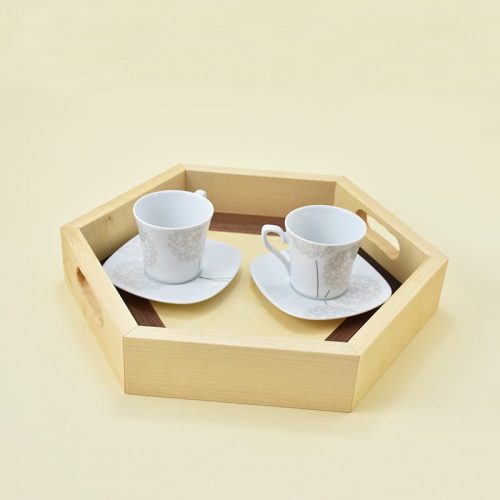 Wooden tray made of maple wood and veneers of maple, walnut and heat-treated ash wood/Lesen pladenj, narejen iz javorovega lesa in furnirjev javorja, oreha in termično obdelanega jesena