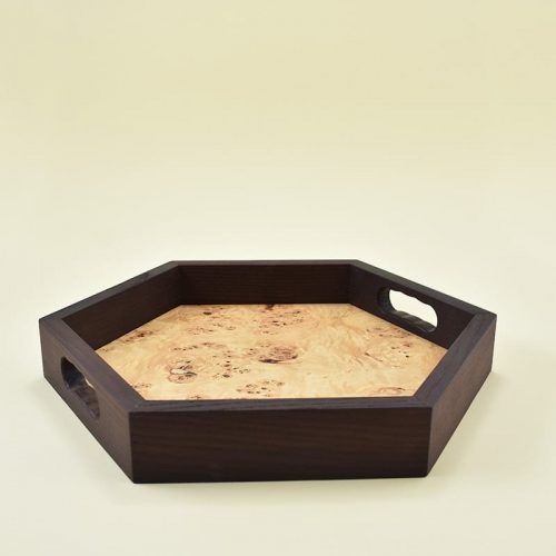 Wooden tray made of heat-treated ash wood and poplar root veneer/Lesen pladenj, narejen iz termično obdelanega jesenovega lesa in furnirja topolove korenine