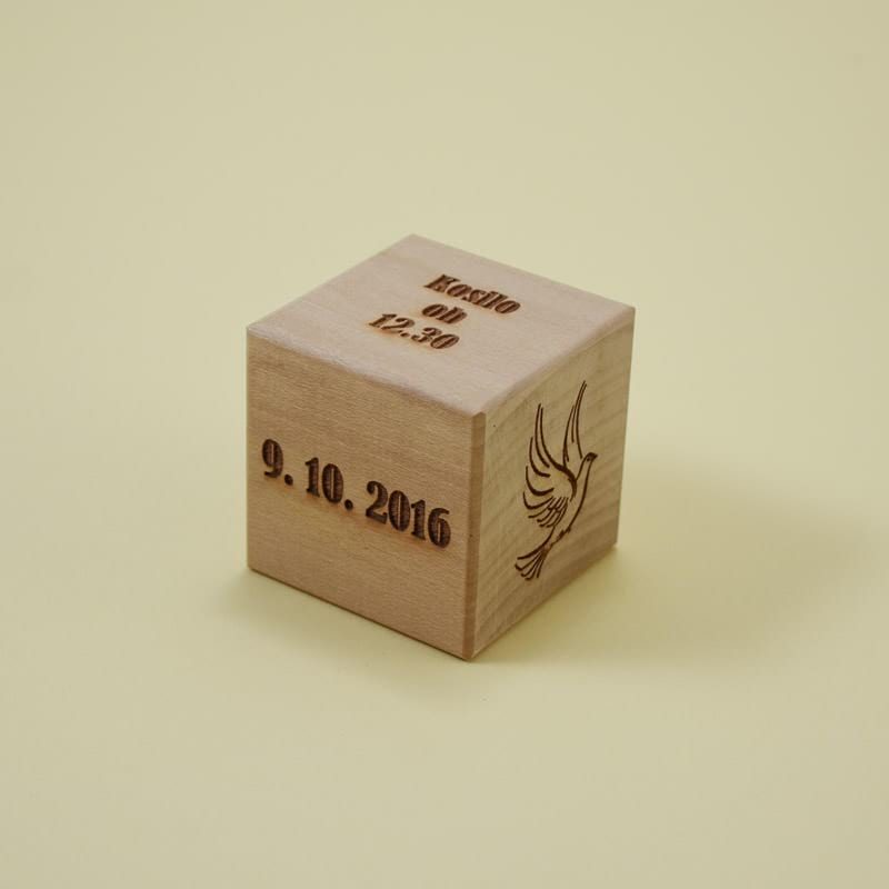 Invitation on wooden cube vabilo na leseni kocki