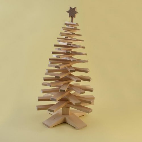 Lesena novoletna jelka-razgrnjena