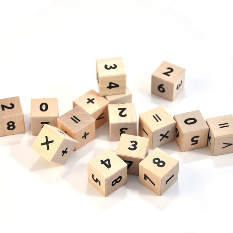 Wooden blocks with numbers/Lesene kocke s številkami Wooden blocks with numbers/Lesene kocke s številkami