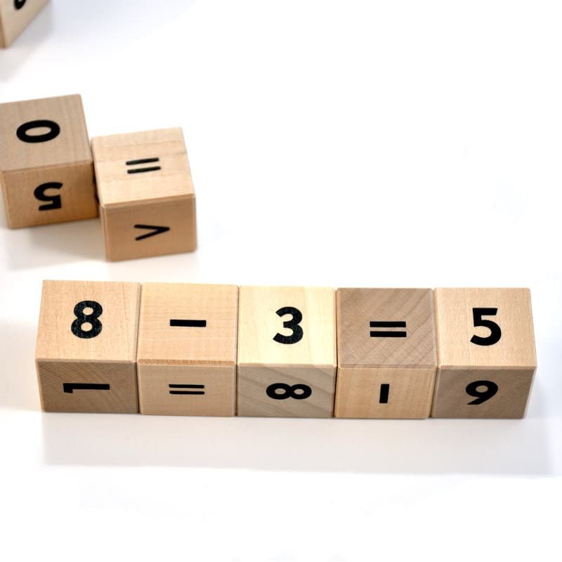 Wooden blocks with numbers/Lesene kocke s številkami Wooden blocks with numbers/Lesene kocke s številkami